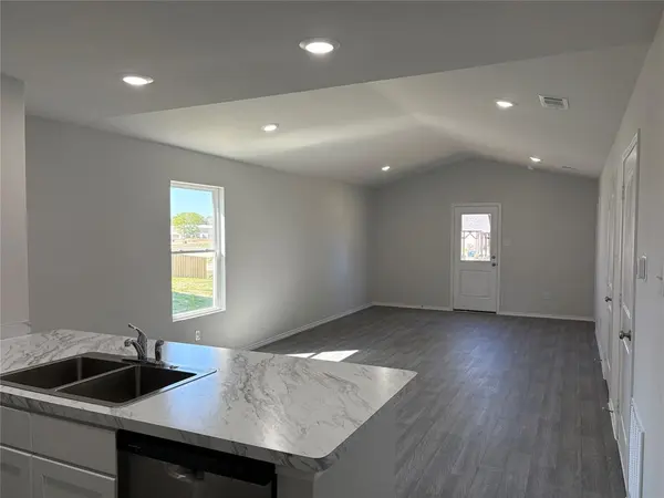 233 Blue Bird Ln, Mineola, TX 75773