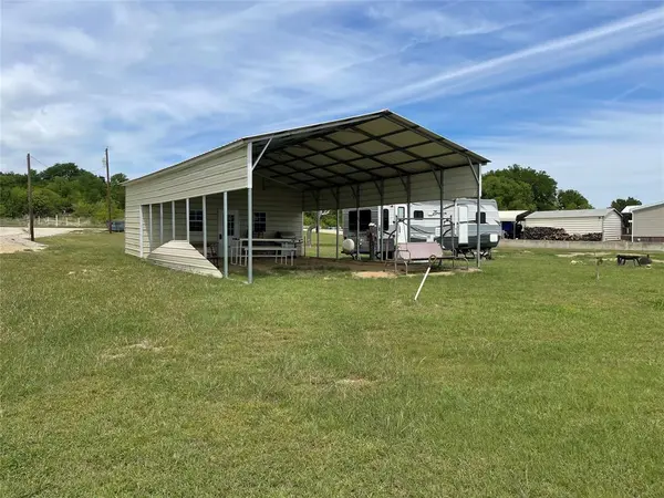 264 Meadow Pond Court, Runaway Bay, TX 76426