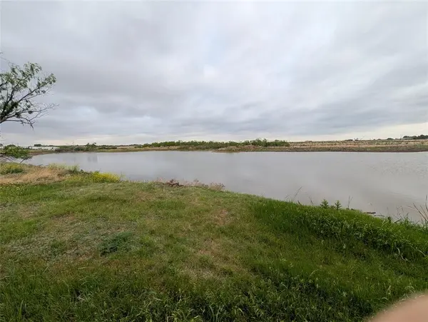 613 N Access Road, Tye, TX 79603