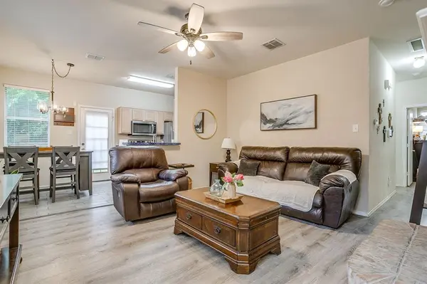 2521 Wakecrest Drive, Fort Worth, TX 76108