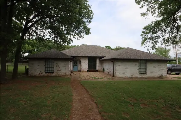100 Thousand Oaks Lane, Joshua, TX 76058