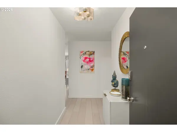 200 BURNHAM RD #402, Lake Oswego, OR 97034