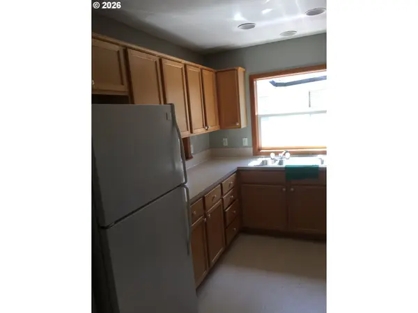 11905 11907 SE SCHILLER ST, Portland, OR 97266