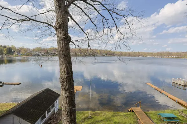 15899 Lakeview DR, Buchanan Twp, MI 49107