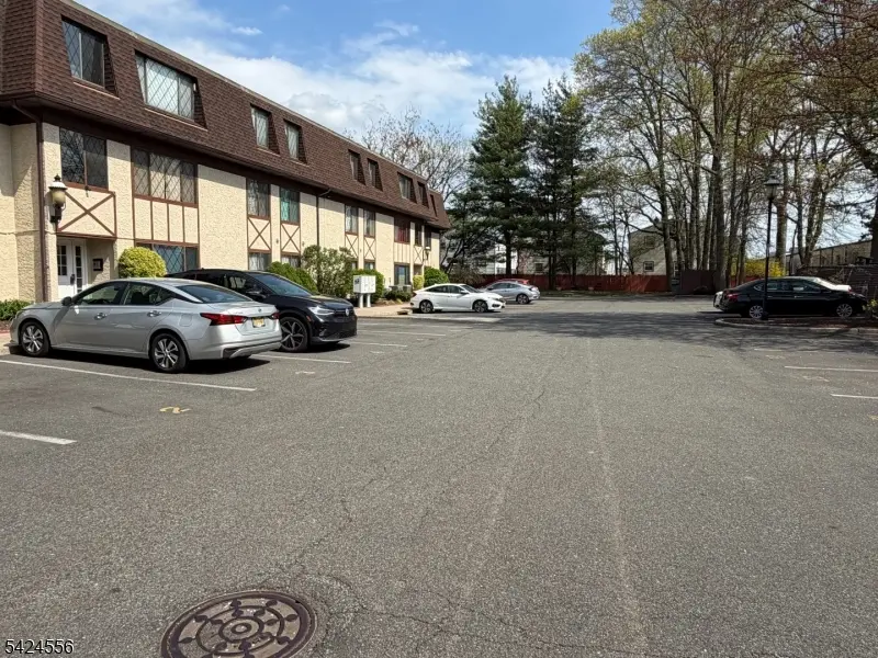 192 Burnett Ave #1, Maplewood Twp., NJ 07040