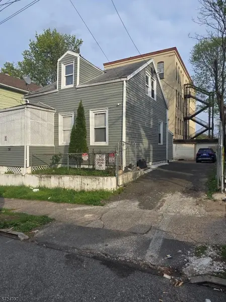38 N 8Th St, Paterson City, NJ 07522