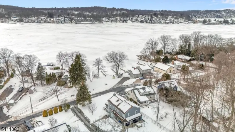 38 Silver Springs Dr, Roxbury Twp., NJ 07850