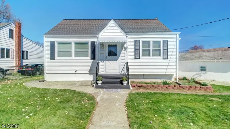 34 Greenlawn Dr, Lodi Boro, NJ 07644