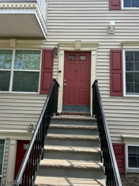 110 Vaughan Dr, Newark City, NJ 07103