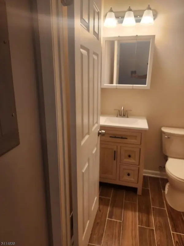 110 Vaughan Dr, Newark City, NJ 07103