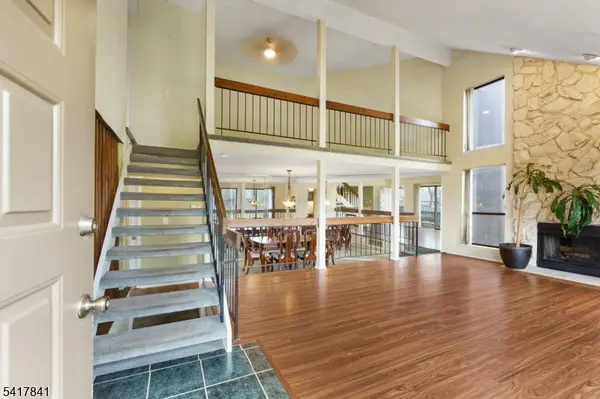 29 Westgate Dr, Edison Twp., NJ 08820