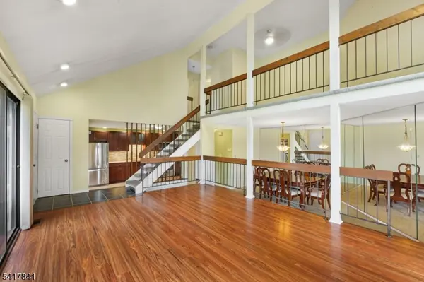 29 Westgate Dr, Edison Twp., NJ 08820