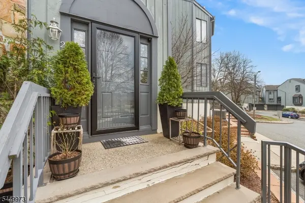 28 Trafalgar Ct, Washington Twp., NJ 07840