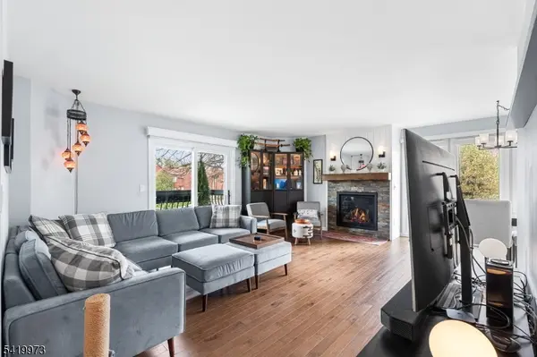 28 Trafalgar Ct, Washington Twp., NJ 07840