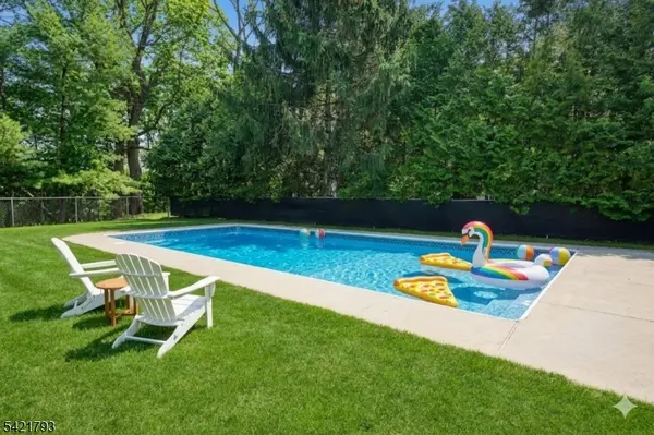 8 Village Green Ct, South Orange Village Twp., NJ 07079