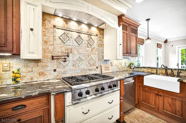 22 Vine St, Nutley Twp., NJ 07110