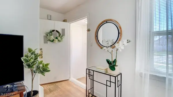 34 Greenlawn Dr, Lodi Boro, NJ 07644