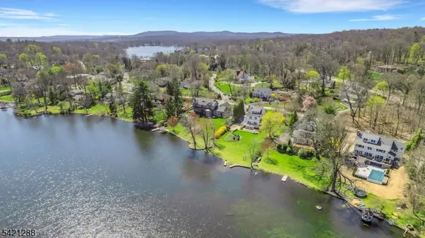 17 Briarcliff Rd, Mountain Lakes Boro, NJ 07046