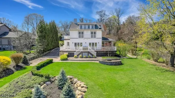 17 Briarcliff Rd, Mountain Lakes Boro, NJ 07046