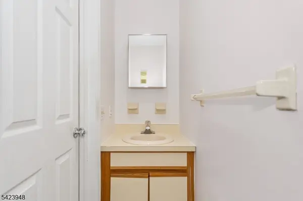 483 Forest St #10, Kearny Town, NJ 07032