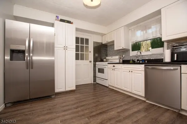 12 Central Ave, Pompton Lakes Boro, NJ 07442