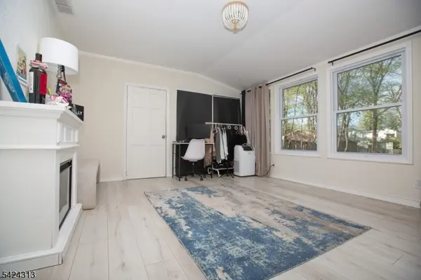 12 Central Ave, Pompton Lakes Boro, NJ 07442