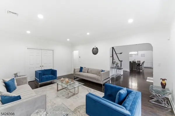 8 Danielle Dr, Wayne Twp., NJ 07470