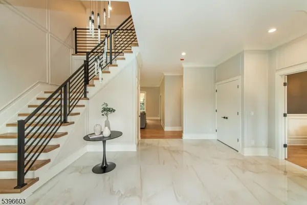 24 Cliffside Dr, Livingston Twp., NJ 07039