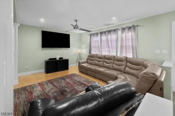 35 E Ridgewood Ave, Paramus Boro, NJ 07652