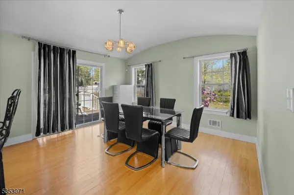 35 E Ridgewood Ave, Paramus Boro, NJ 07652