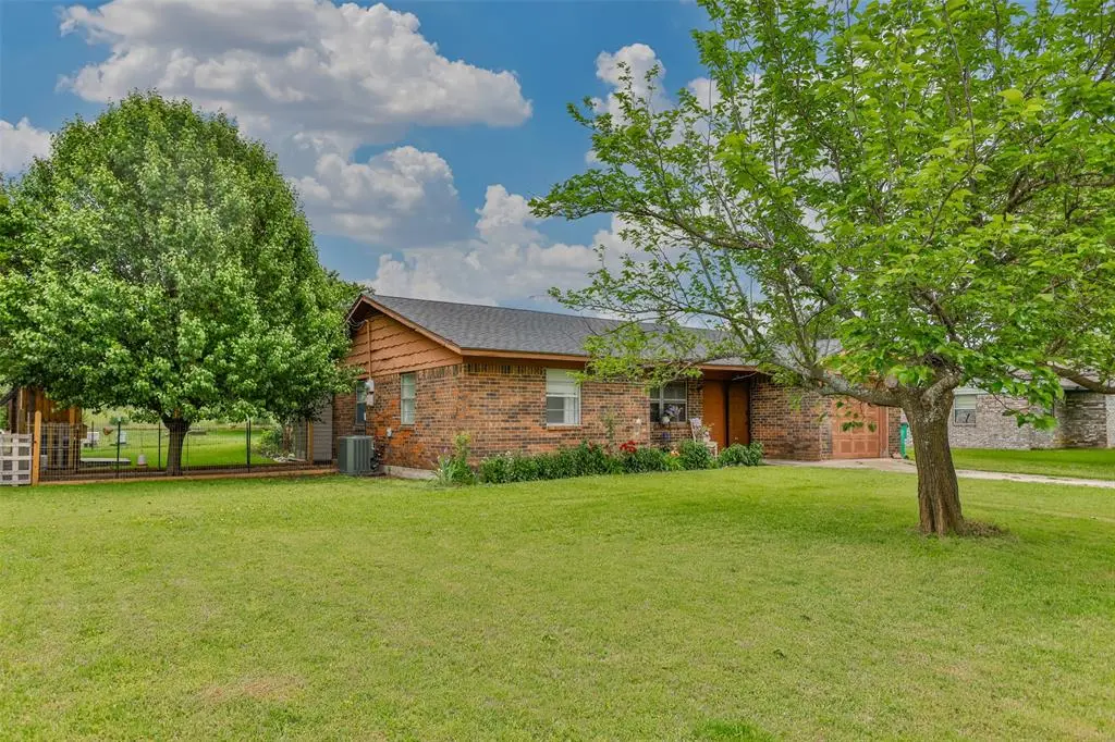 2212 Aspen Road, Gainesville, TX 76240