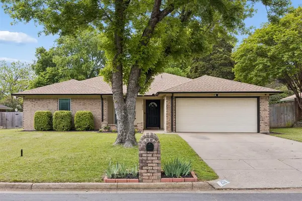 232 NE Shady Oaks Drive, Burleson, TX 76028