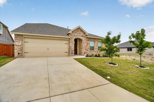925 Creekhollow Drive, Godley, TX 76044