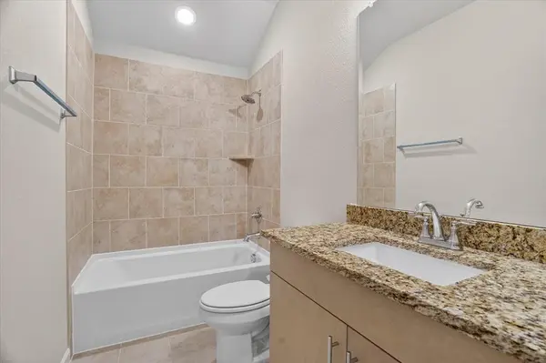 925 Creekhollow Drive, Godley, TX 76044