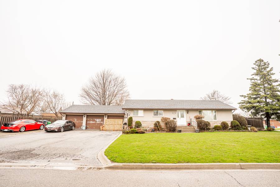 37 Carlyle CRES, Brampton, ON L6W 2Y9