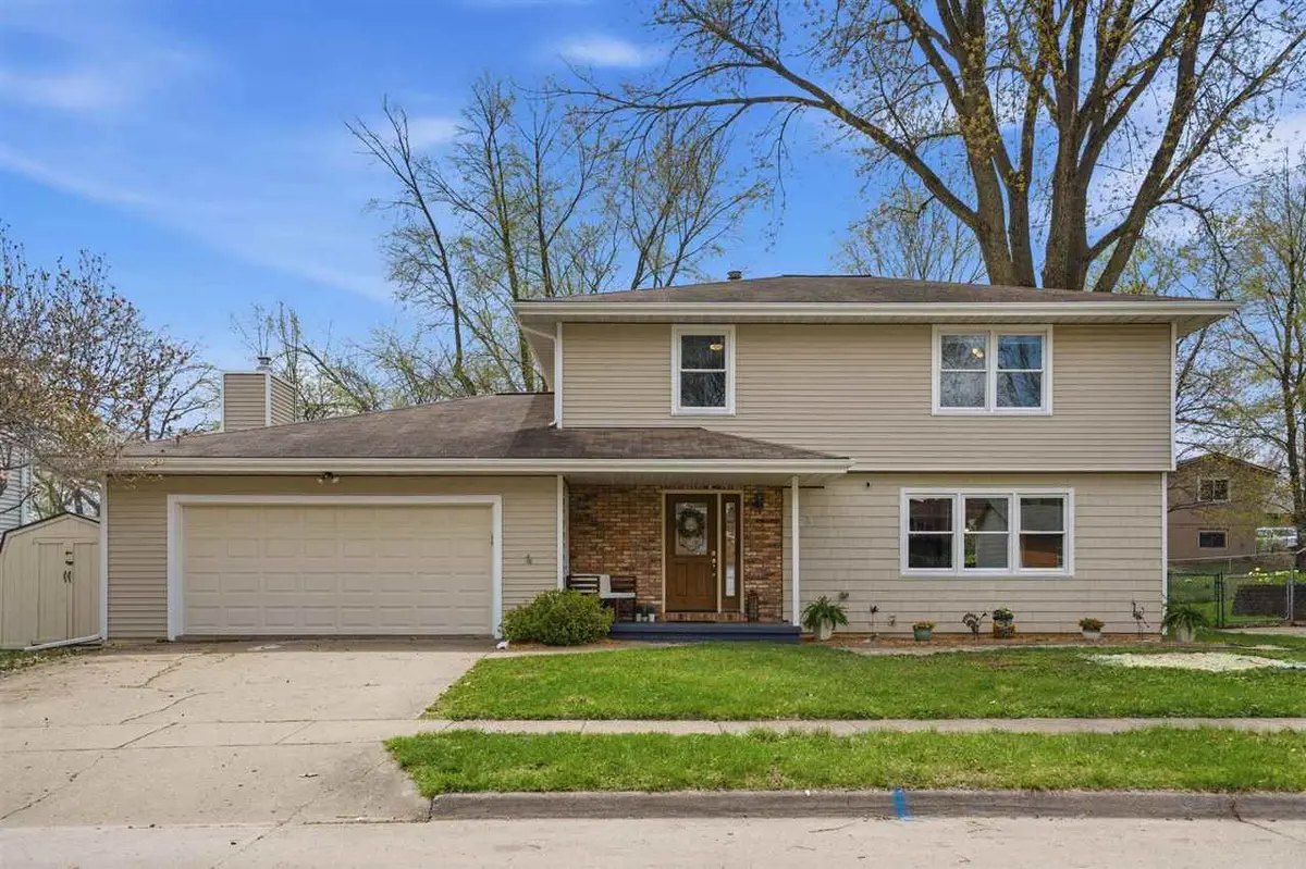 23 Penfro Dr, Iowa City, IA 52246