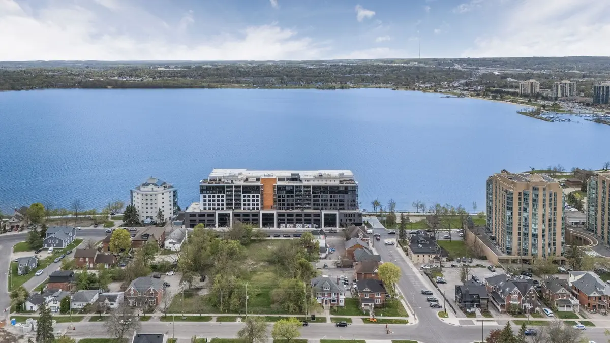 185 Dunlop ST E #PH 3, Barrie, ON L4M 0L7