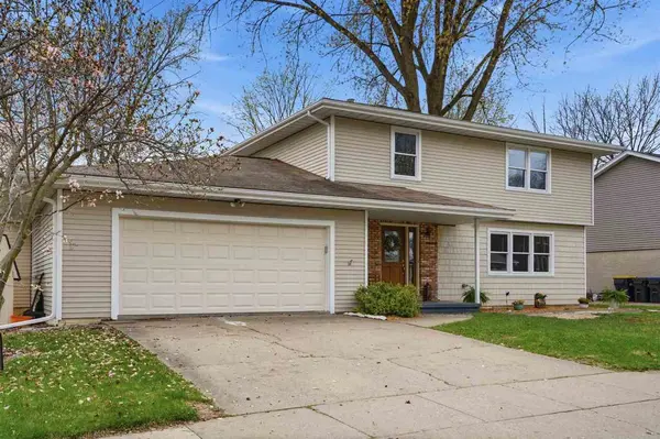 23 Penfro Dr, Iowa City, IA 52246