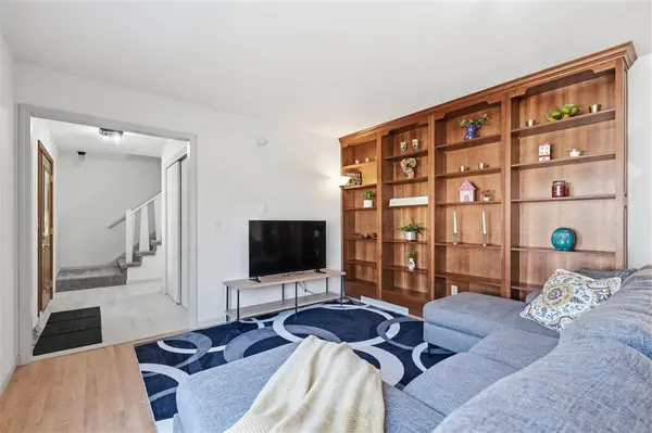 23 Penfro Dr, Iowa City, IA 52246