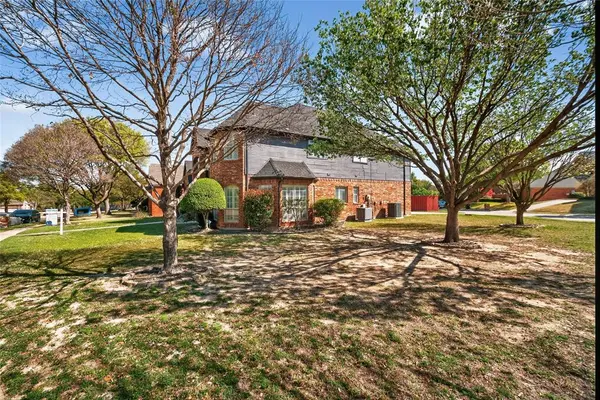 7100 Oakbrook Drive, Plano, TX 75025