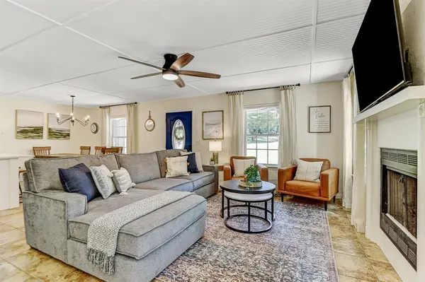 343 Plantation Avenue, Pottsboro, TX 75076