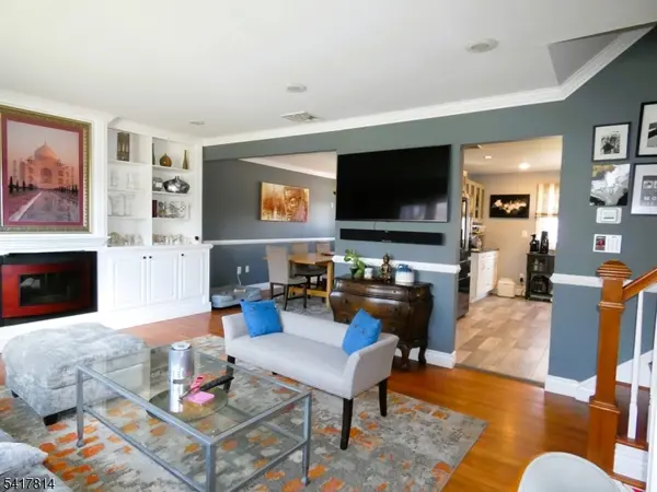 10 Falcon Dr, Edison Twp., NJ 08820