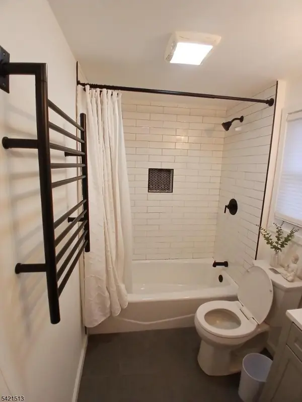 17 Thomas St #2, Bloomfield Twp., NJ 07003