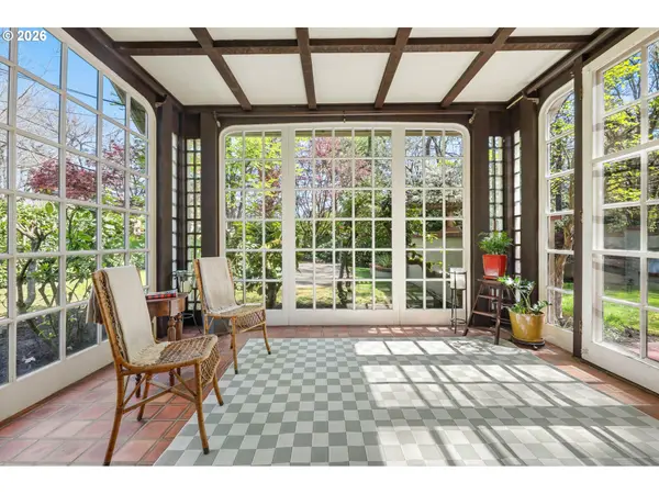 3574 E BURNSIDE ST, Portland, OR 97214