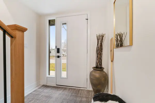 8 Bru Lor LN, Orillia, ON L3V 8P4