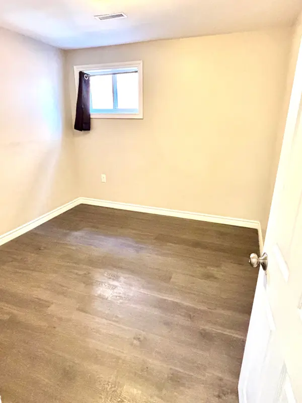 Lower - 93 Columbia RD, Barrie, ON L4N 8C5