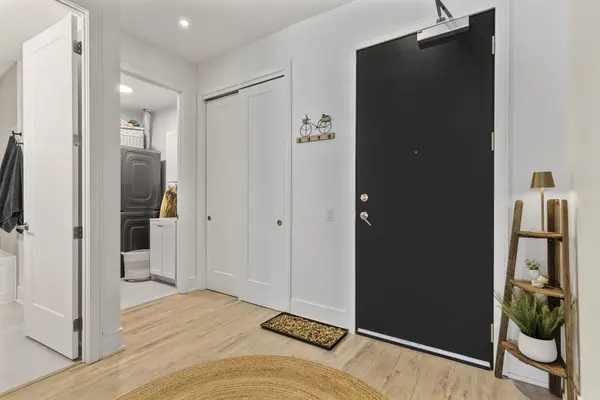 185 Dunlop ST E #PH 3, Barrie, ON L4M 0L7