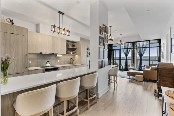 185 Dunlop ST E #PH 3, Barrie, ON L4M 0L7