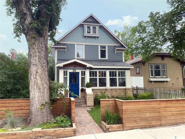 215 27th STREET W, Saskatoon, SK S7L 0J4