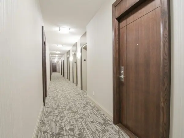 339 Rathburn RD #Ph01, Mississauga, ON L5B 0C8